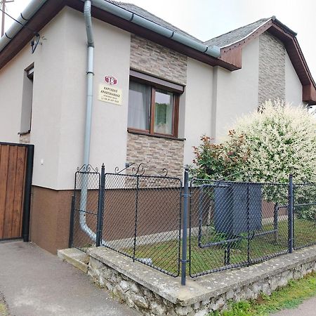 Kaptárkő Apartmanház Demjén Exterior foto