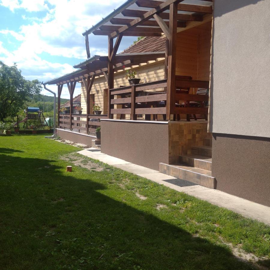 Kaptárkő Apartmanház Demjén Exterior foto