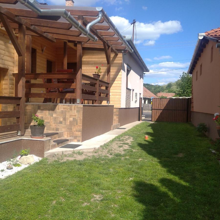 Kaptárkő Apartmanház Demjén Exterior foto