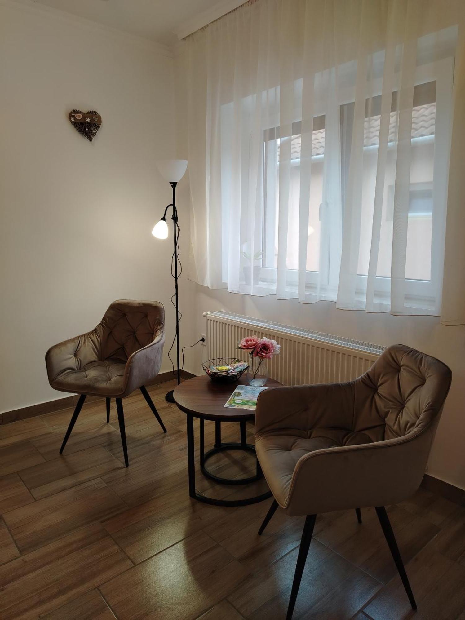 Kaptárkő Apartmanház Demjén Exterior foto