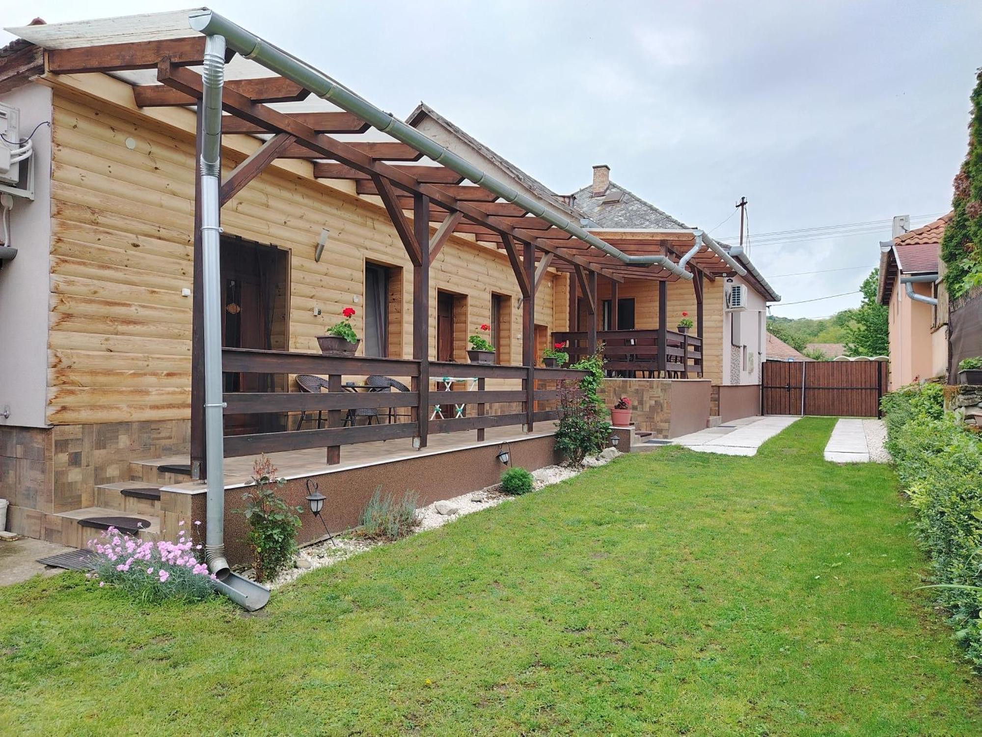 Kaptárkő Apartmanház Demjén Exterior foto