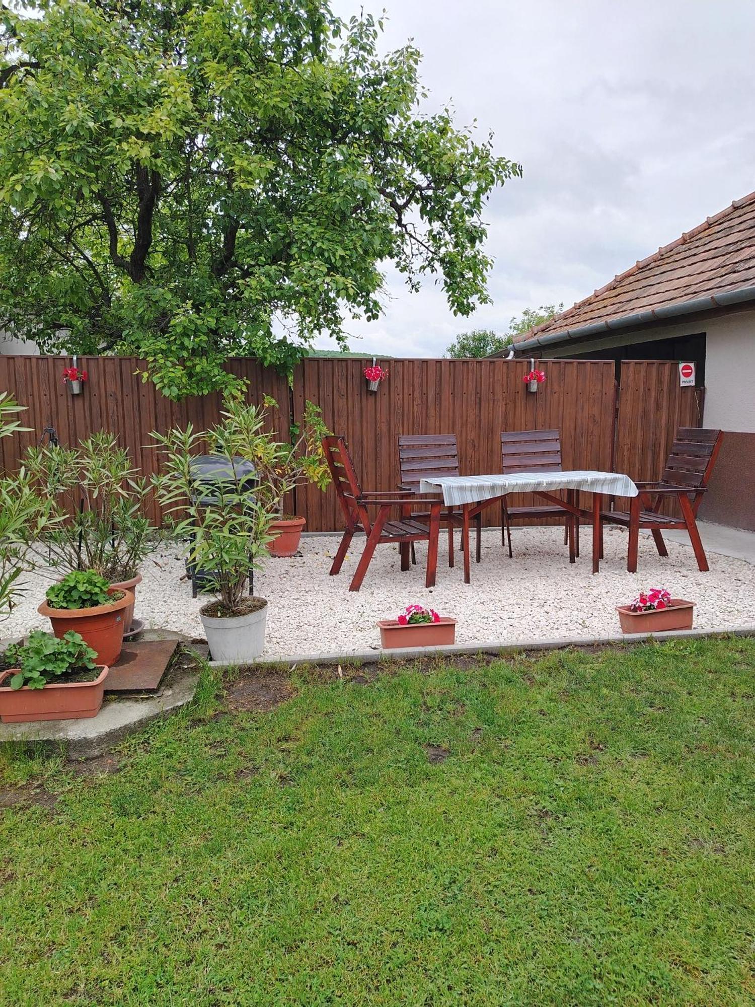 Kaptárkő Apartmanház Demjén Exterior foto